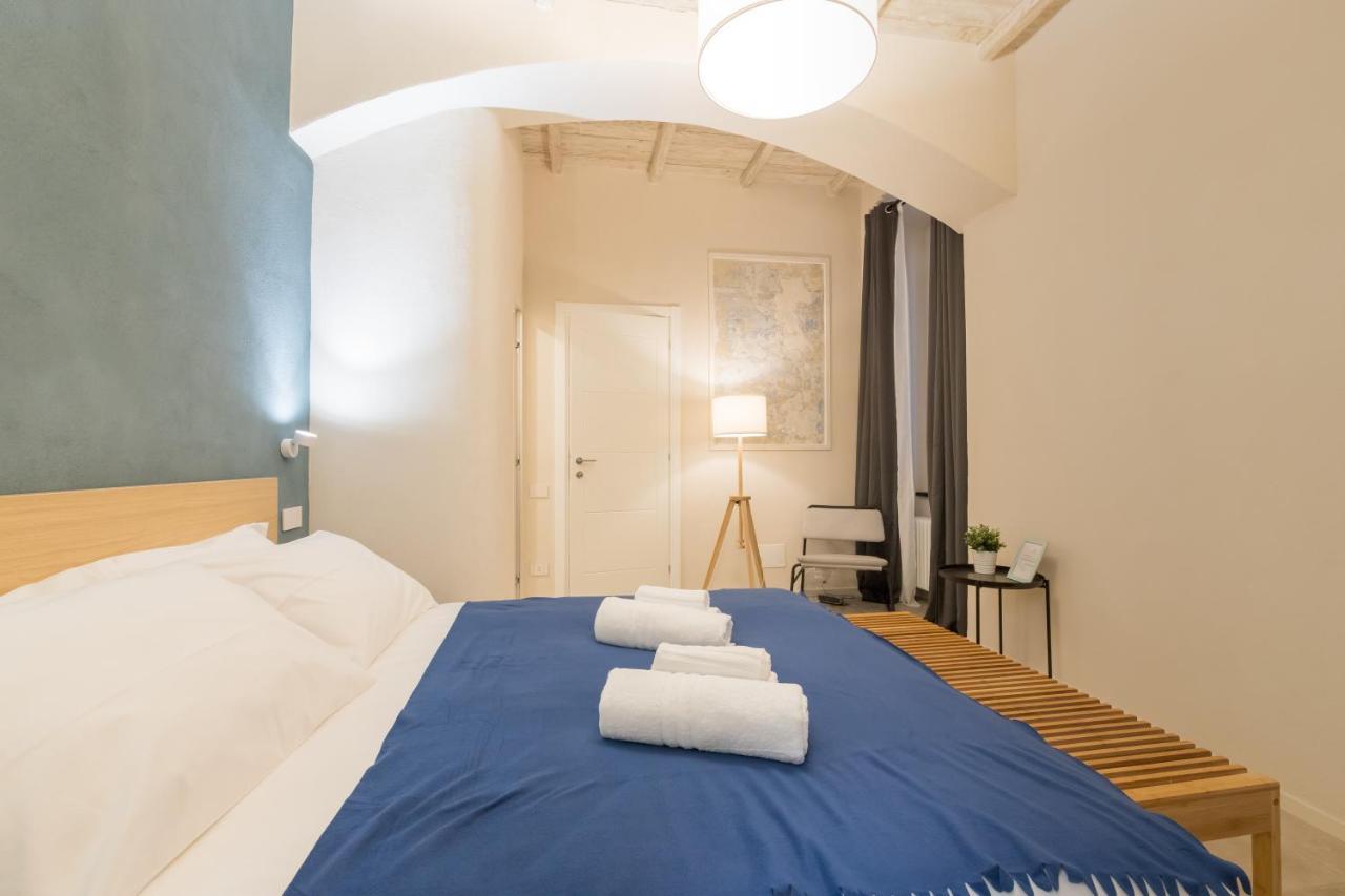 Al Caruggio Guest House Genoa Bagian luar foto