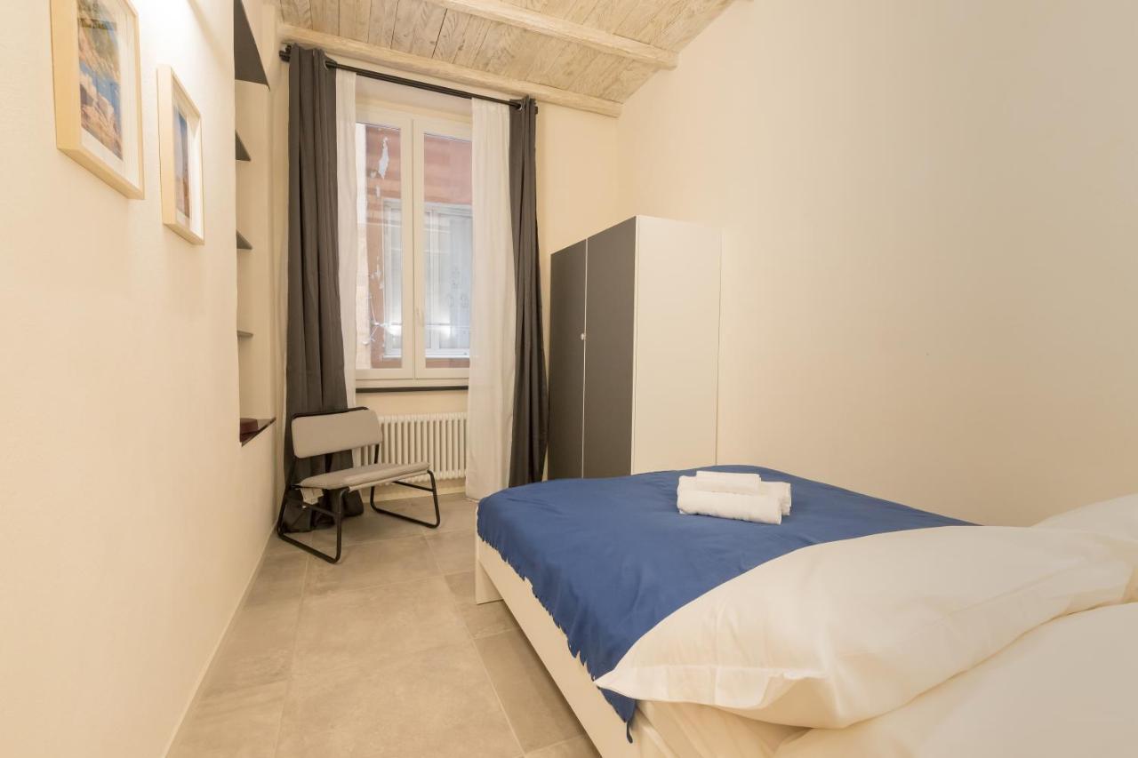 Al Caruggio Guest House Genoa Bagian luar foto